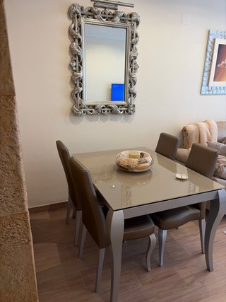 Mesa de comedor y 4 sillas