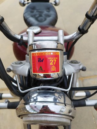 Yamaha Virago Roja y Plateada motor 250cc