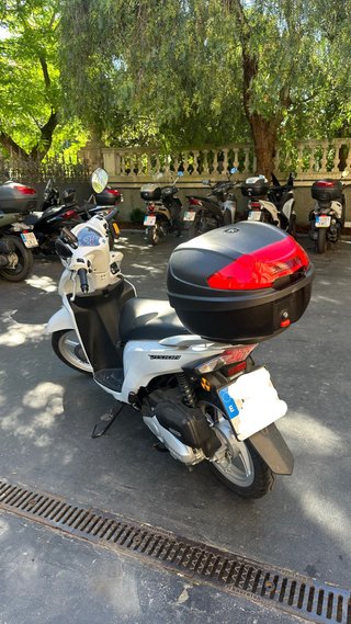 Honda Vision 110cc Blanca Scooter Automática