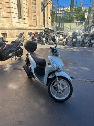 Honda Vision 110cc Blanca Scooter Automática