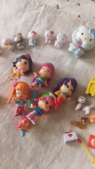 Lote Muñecas Pin y Pon, Hello Kitty y más
