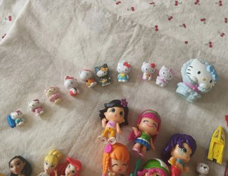 Lote Muñecas Pin y Pon, Hello Kitty y más