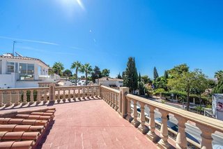 Casa adosada en alquiler en Nueva Andalucía centro en Marbella