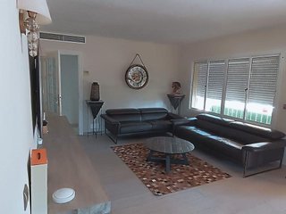 Casa adosada en alquiler en Nueva Andalucía centro en Marbella