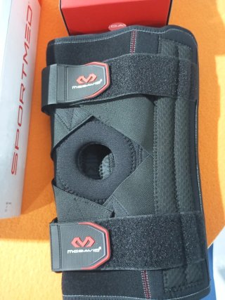 Rodillera McDavid con flejes y tiras