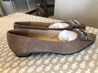 Zapatos ante topo con pedrería