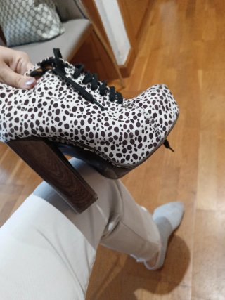 Zapatos de tacón con estampado de leopardo