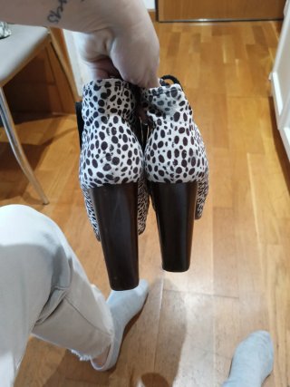Zapatos de tacón con estampado de leopardo