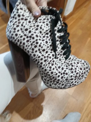 Zapatos de tacón con estampado de leopardo