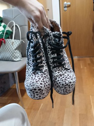 Zapatos de tacón con estampado de leopardo