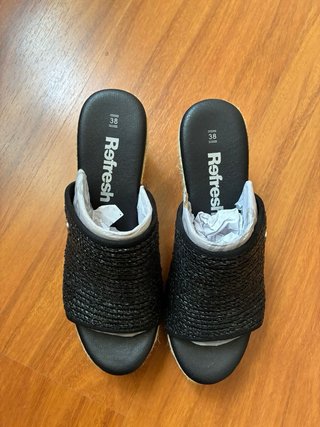 Sandalias cuña negras y beige