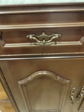 Mueble de entrada madera y mármol.