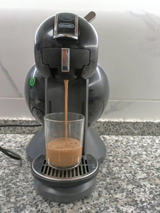 Cafetera DeLonghi Negra