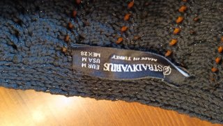 Top asimétrico Stradivarius negro