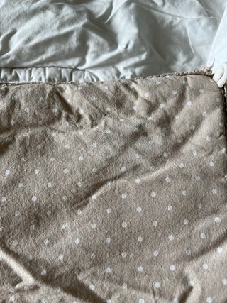 Saco cuco beige lunares blanco Pasito a Pasito