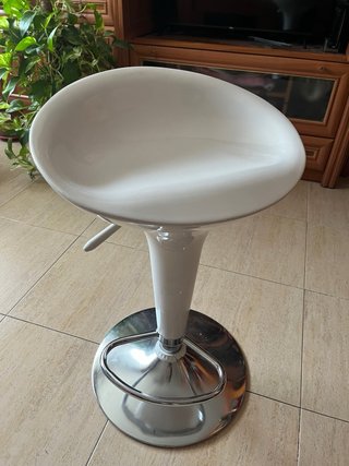 Silla de barra blanca
