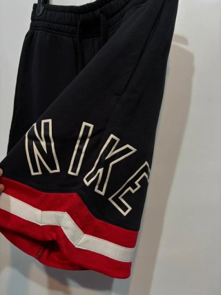 Pantalones cortos Nike air negros y rojos