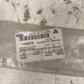 MOLDURA PUERTA DELANTERA IZQUIERDA FORD FOCUS NUEVO 1318575
