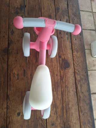 Bicicleta de aprendizaje rosa