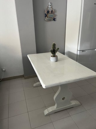 Mesa de pino maciza lacada en blanco