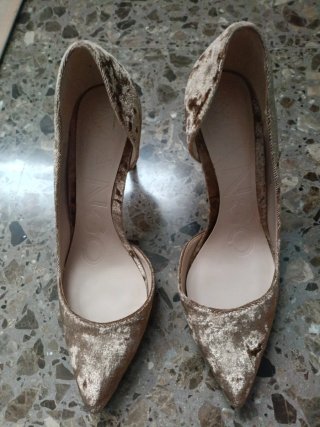 Zapatos Mango ante mujer marrón