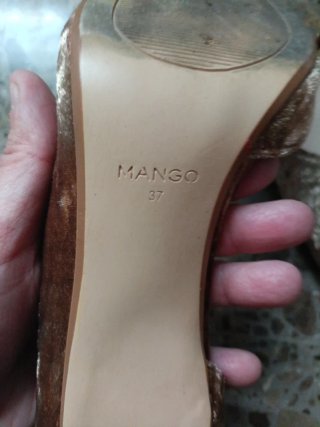 Zapatos Mango ante mujer marrón