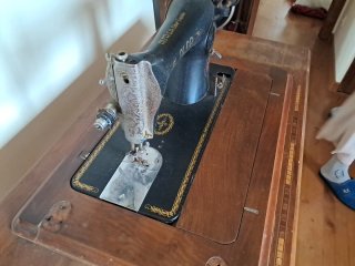 Máquina de coser Alfa antigua