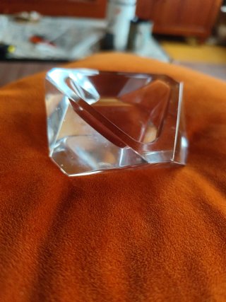 Cenicero de cristal antiguo triangular