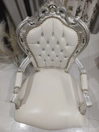 Poltrona Chesterfield pelle bianca e argento