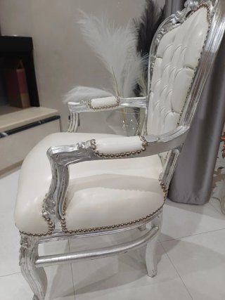 Poltrona Chesterfield pelle bianca e argento