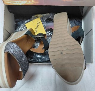 Sandalias Sergiotti negras y plateadas