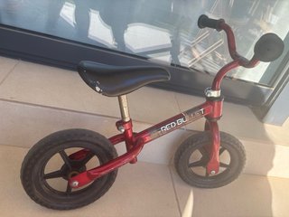 Bicicletas de equilibrio rojas