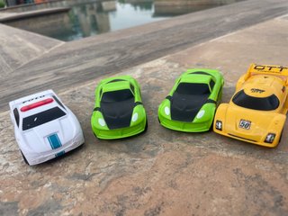 4 Coches de Juguete: Policía, Verde, Amarillo