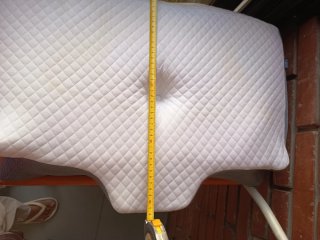 Almohada Homca cervical gris y blanca