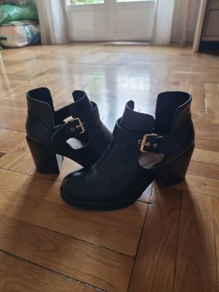 Botines negros con hebilla | Talla 38 | Pull&Bear