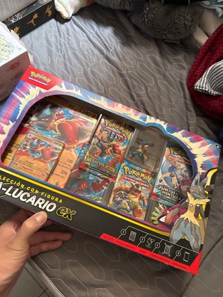 Colección Pokémon Mega-Lucario EX con Figura