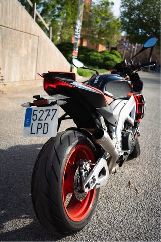Aprilia Tuono V4 Factory 2021