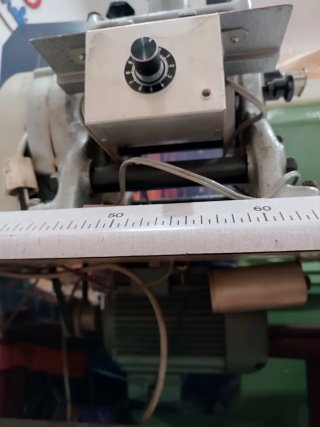 Máquina grabar cinturones de rodillo
