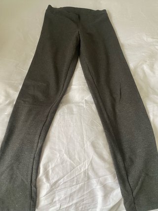 Pantalón largo gris ajustado