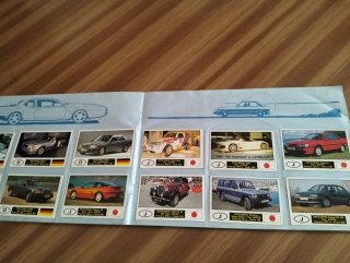 Álbum de cromos de coches