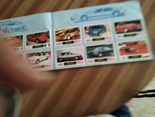 Álbum de cromos de coches