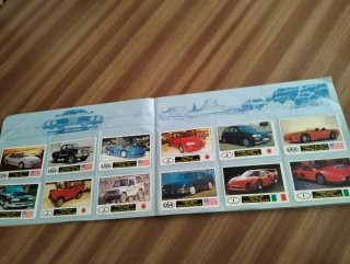 Álbum de cromos de coches