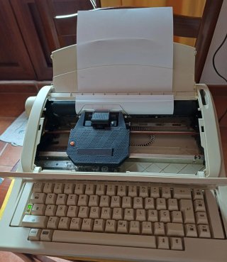 Máquina de escribir Olivetti Línea 101