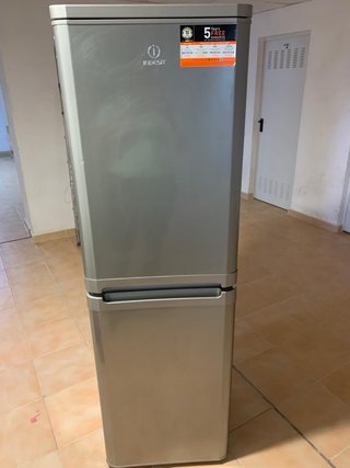 Nevera casi sin uso. Marca indesit