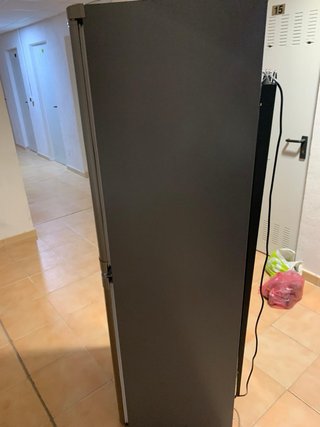 Nevera casi sin uso. Marca indesit