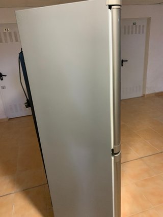 Nevera casi sin uso. Marca indesit