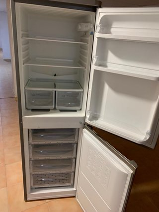 Nevera casi sin uso. Marca indesit