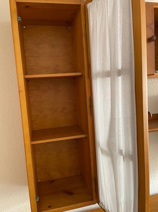 Mueble TV y estanterías de madera