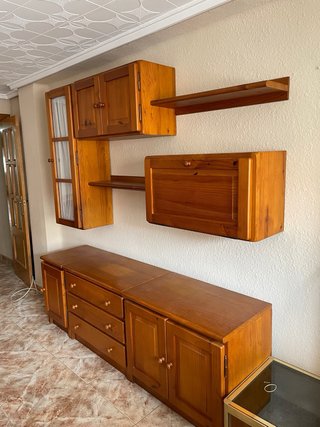 Mueble TV y estanterías de madera