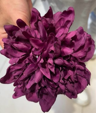 Flores para flamenca y romerías moradas